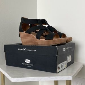 NWT Dr. Scholl’s Wedge Sandal in Black Size 7.5